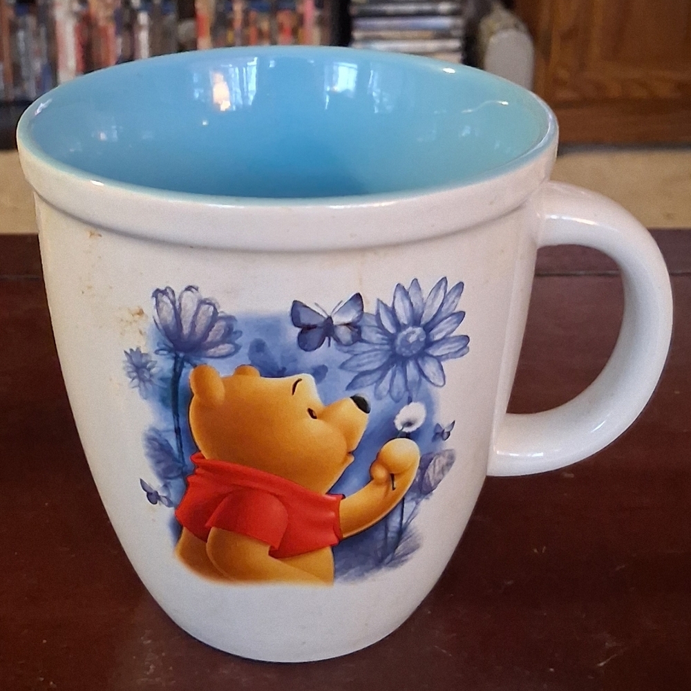 WALT DISNEY WINNIE THE POOH Collectible Mug